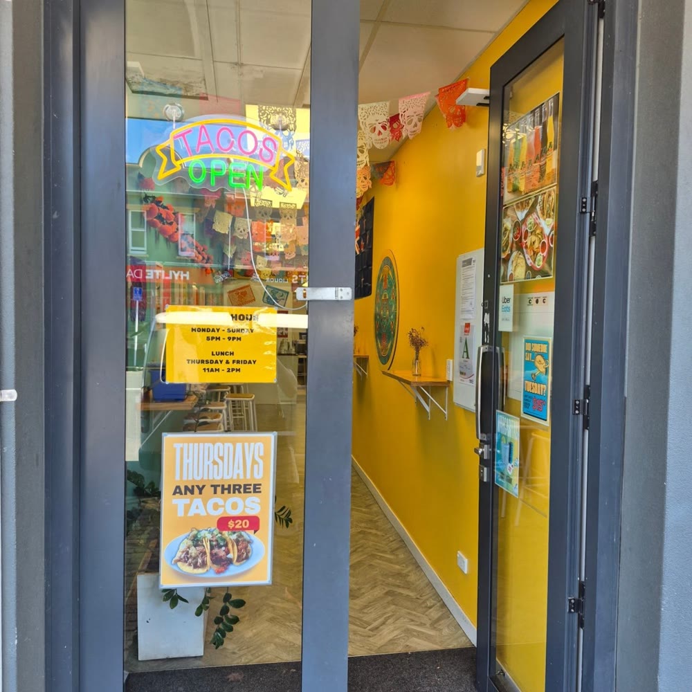 La Mexicana commercial shopfront window clean, Auckland